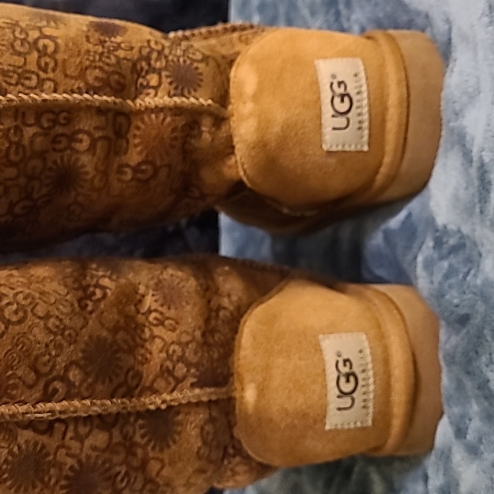 UGGS authentic - Picture 10 of 16